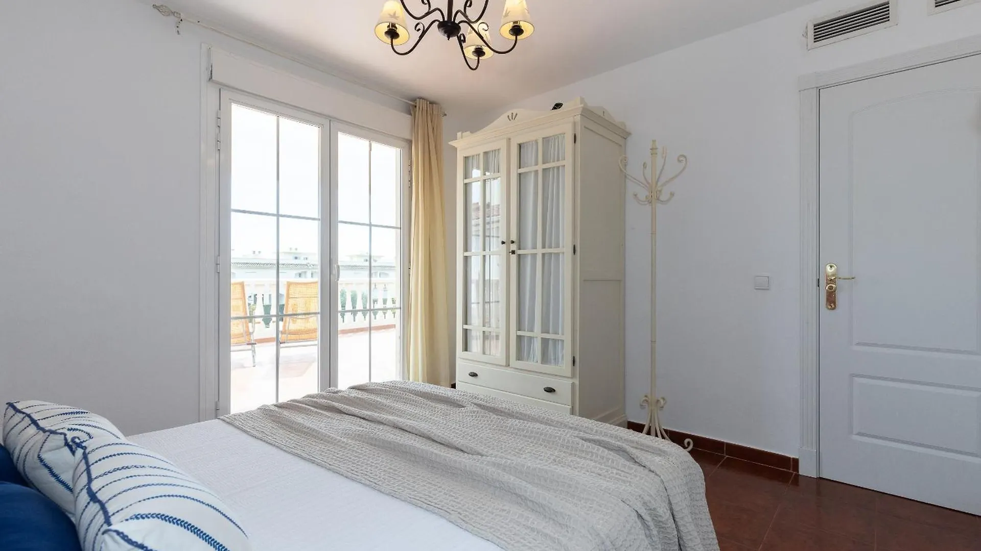 Uhc Residencial Villa Cristal Miami Playa Spain